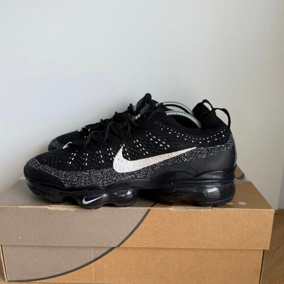 Nike Air Vapormax Flyknit Oreo Men Sneakers - SZ 7.5 main image 4